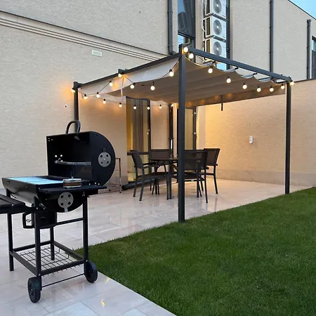 Vakantiehuis Luxe House Odessa, Jacuzzi, Bbq, Pool, Free Parking