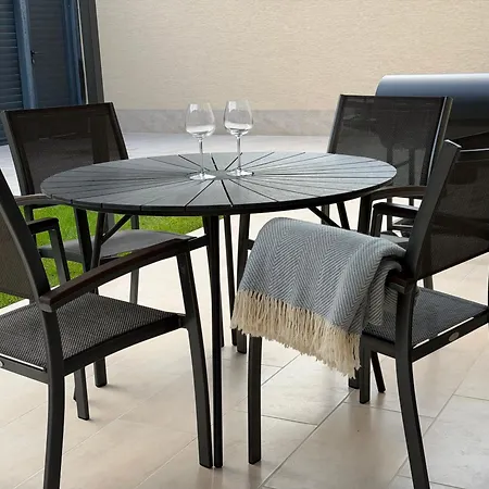 Vakantiehuis Luxe House Odessa, Jacuzzi, Bbq, Pool, Free Parking *